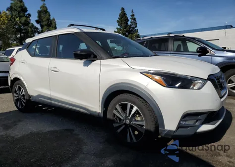 2018 Nissan Kicks S z USA, uszkodzony, nr VIN 3N1CP5CU9JL521780